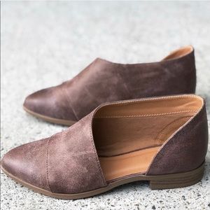 nutmeg mont blanc leatherette flat